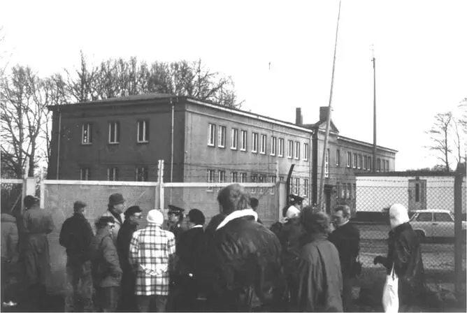 Im festen Gebäude war unten der Speisesaal Küche und Unterkünfte BU Fähnriche - фото 35