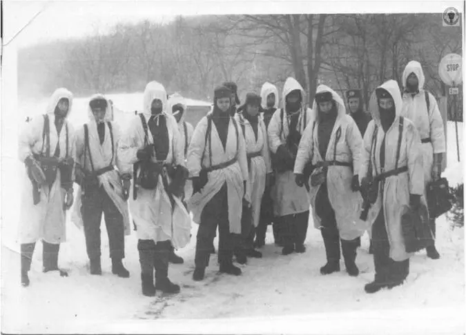 Grenzsoldaten mit Schneehemd Wintereinbruch ehemalige GK Lassahn 197879 - фото 11