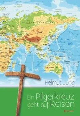 Helmut Jung Ein Pilgerkreuz geht auf Reisen обложка книги