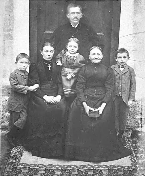 Otto als Kind im Kreise seiner Familie Hinten Vater Carl Meißner 1859 - фото 1