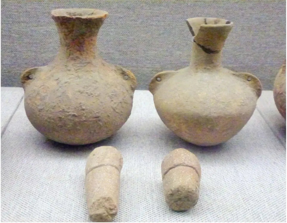 Abb 2In Jiahu gefundene Keramikgefäße Archäologisches Institut Henan - фото 14
