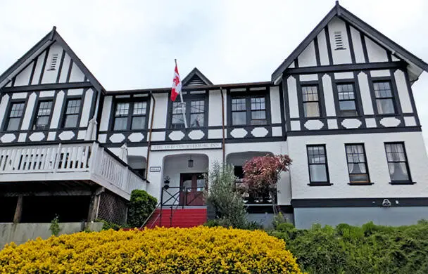 In Old Courthouse Inn war einmal das Gericht von Powell River untergebracht - фото 33