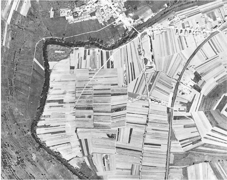 Abb 4 Die Bliesaue südlich von Reinheim 1953 ein Jahr vor der Entdeckung des - фото 6