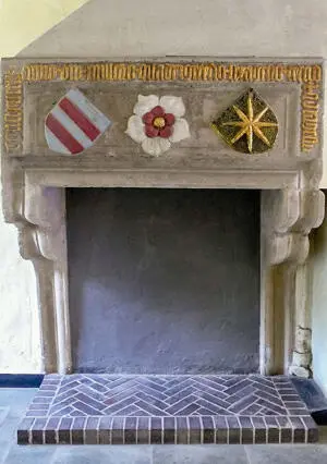 11Gotischer Kamin mit Wappen der Äbtissin Elisabeth von Waldeck und Datierung - фото 14