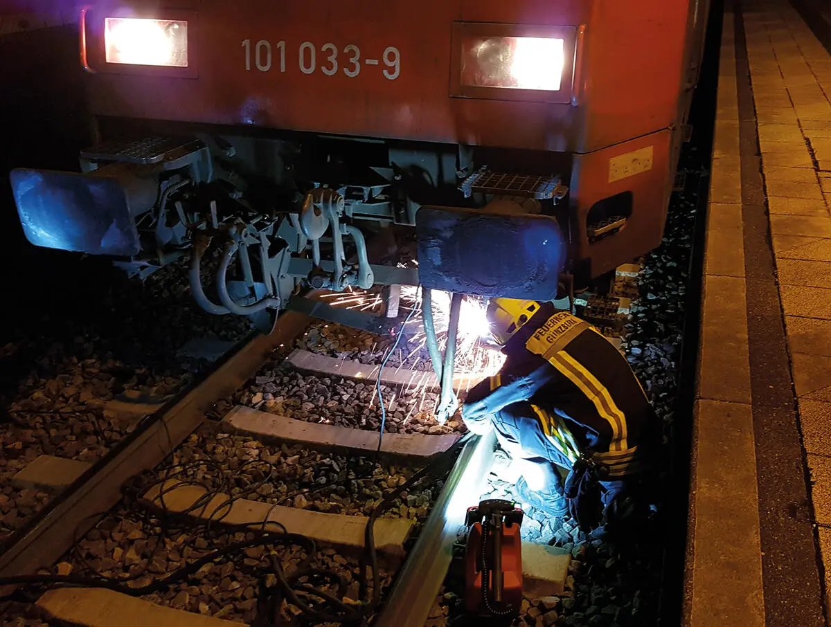 17Bild 1 ac Einsatz von Trennschleifer und Plasmaschneider - фото 3