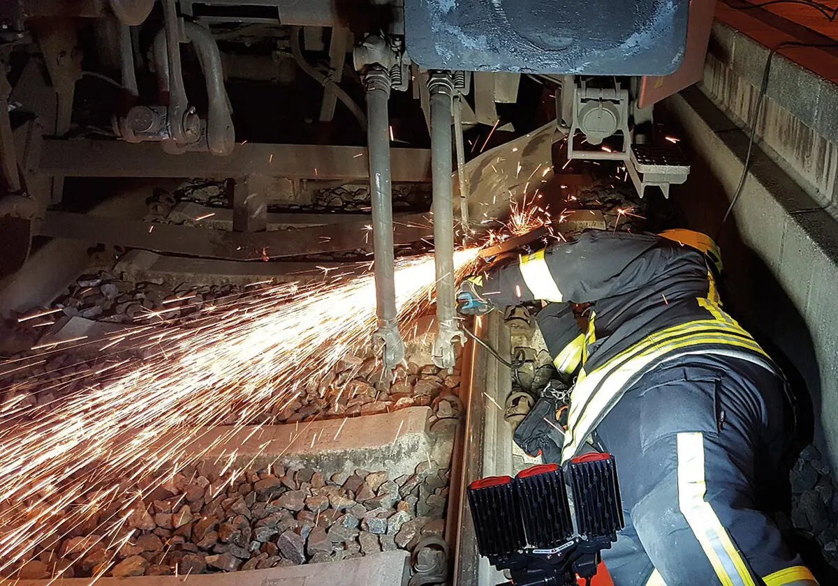 17Bild 1 ac Einsatz von Trennschleifer und Plasmaschneider in Kombination - фото 5