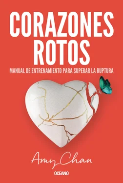 Amy Chan Corazones rotos обложка книги