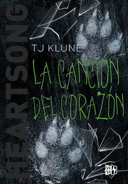 TJ Klune Heartsong. La canción del corazón обложка книги