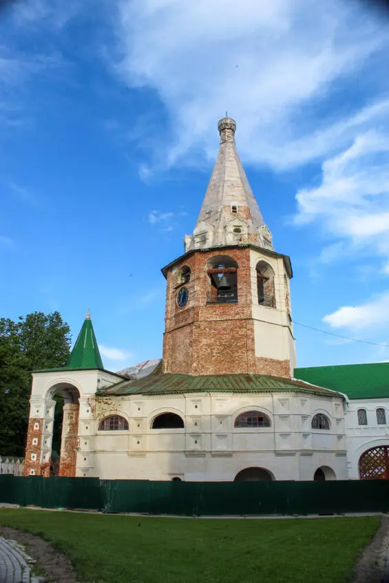 Единственный собор кремля неоднократно перестраивали поэтому периодом его - фото 4