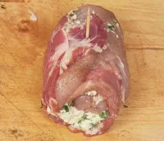 Свиную шейку и куриное филе нарежьте порционными кусками хорошо отбейте - фото 300