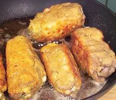 Свиную шейку и куриное филе нарежьте порционными кусками хорошо отбейте - фото 302