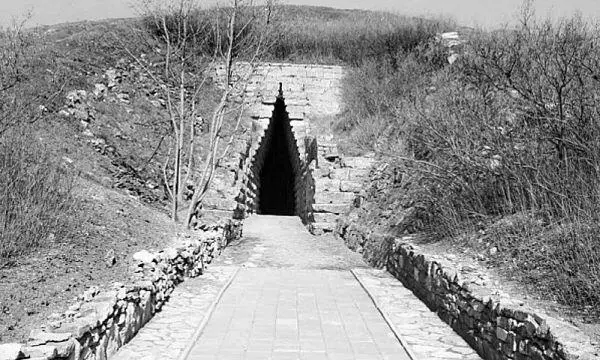 Курган КульОба В кипарисовом саркофаге покоилось тело женщины Саркофаг был - фото 8