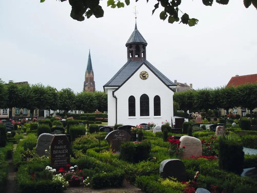 Bild 21 Friedhof der Holmer Beliebung in Schleswig an der Schlei Quelle - фото 32