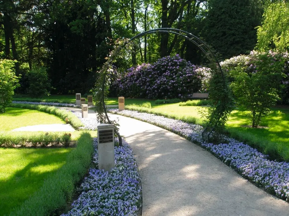 Bild 30 Paargräber auf dem Friedhof HamburgOhlsdorf Quelle Norbert Fischer - фото 42