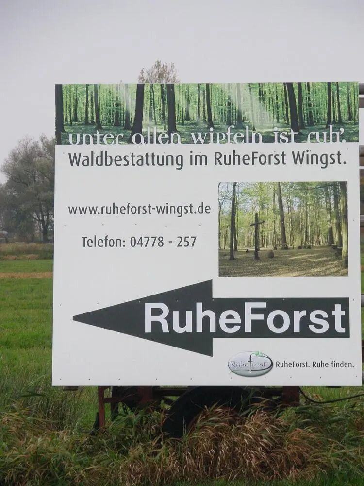 Bild 2 Beschilderung für den Bestattungswald in Wingst von der Ruheforst GmbH - фото 11