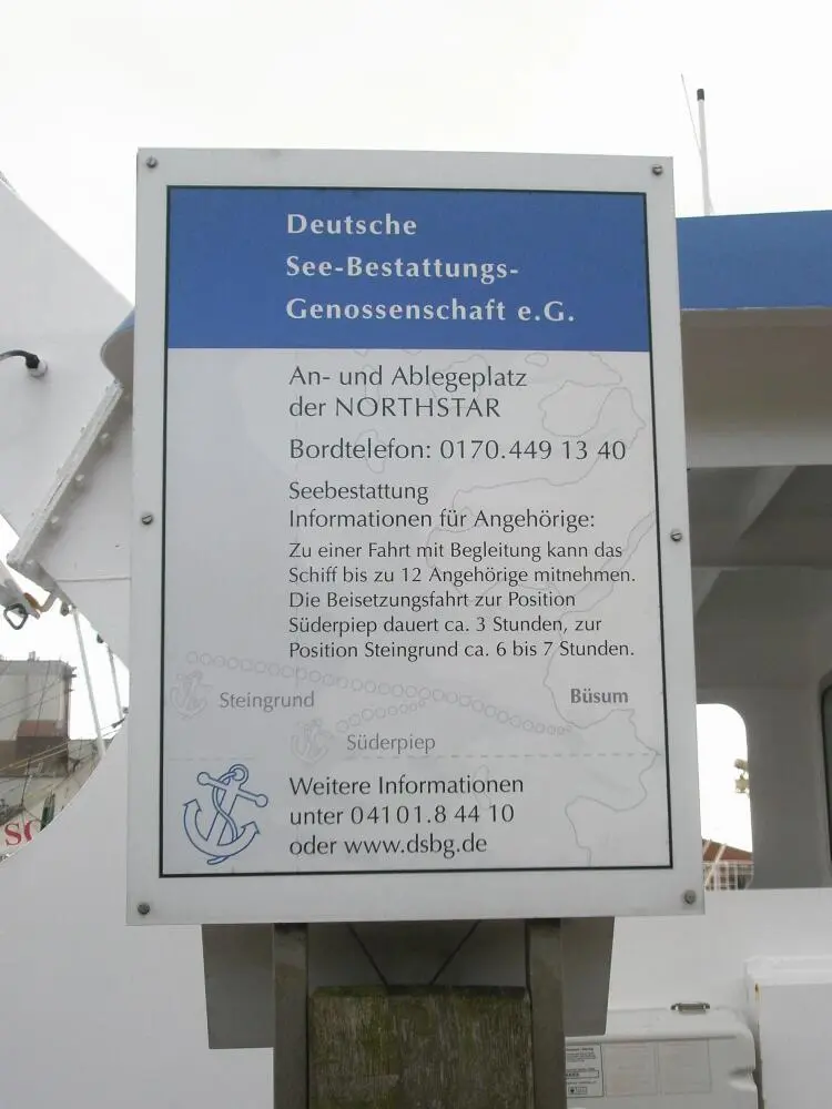 Bild 14 Informationstafel der Deutschen SeeBestattungsGenossenschaft in - фото 23