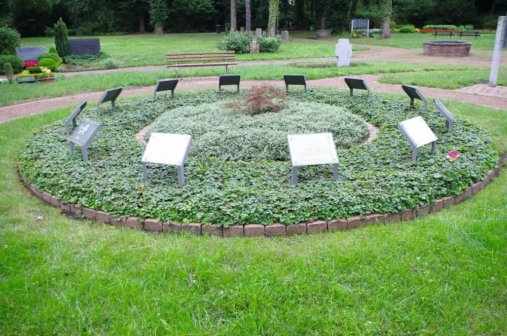 Bild 31 Urnenthemenpark Sternzeichen auf dem Hauptfriedhof Saarbrücken - фото 43