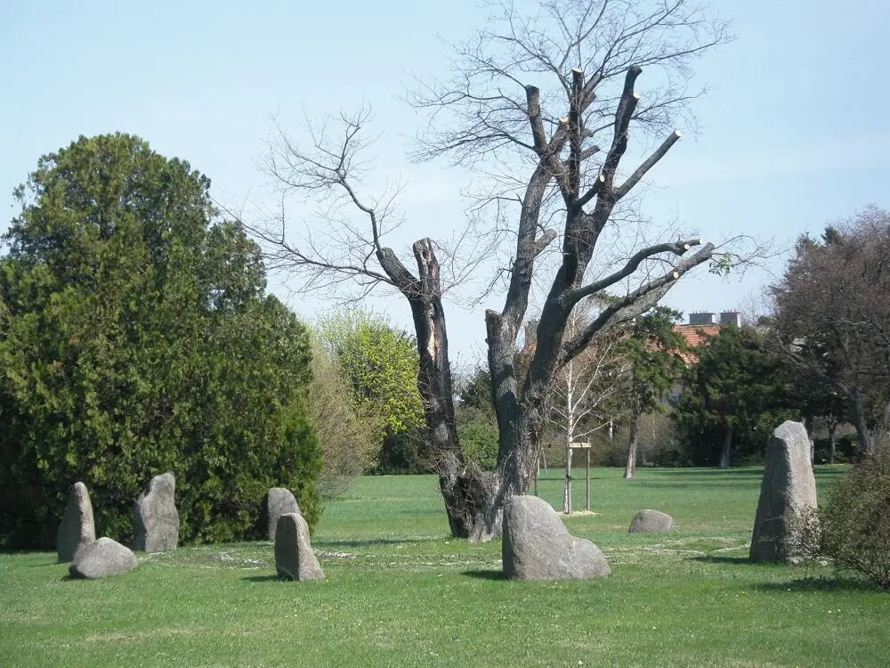 Bild 18 Der Park der Ruhe und Kraft auf dem Zentralfriedhof in Wien Quelle - фото 27