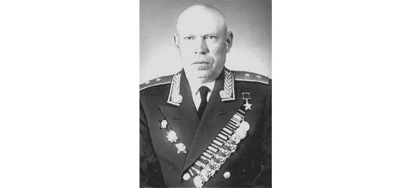 Герой Советского Союза А ИБаксов Командиром 69й стрелковой дивизии был - фото 14