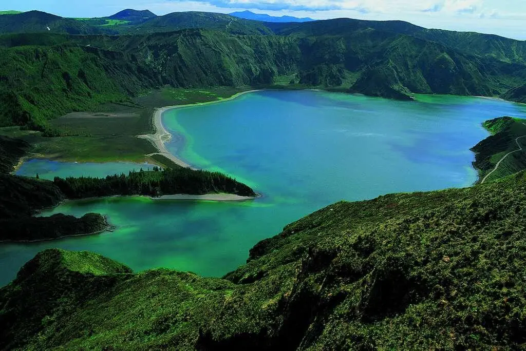 PONTA DELGADA Lagoa do Fogo Hugo Canabi Iconotec Situado en medio del - фото 2