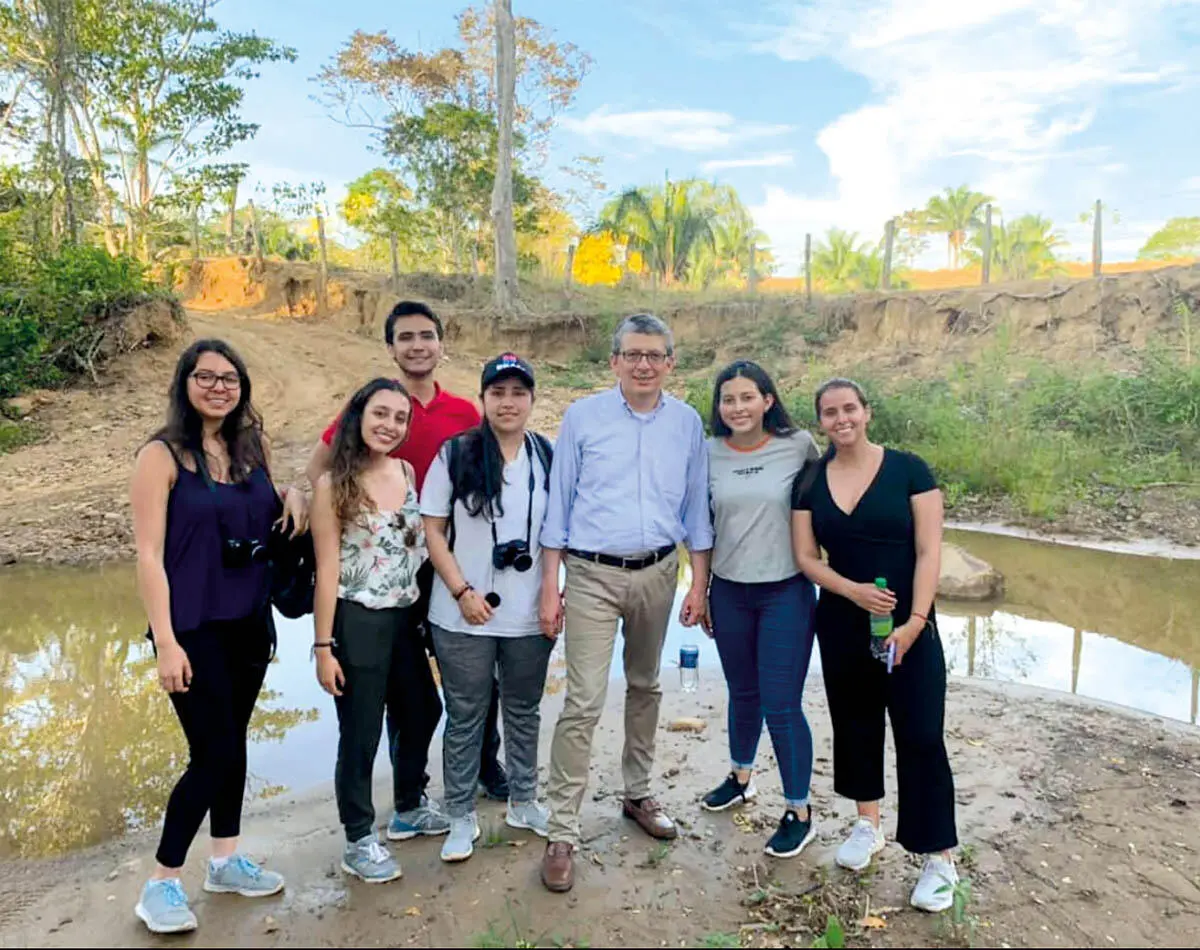 Jóvenes rosaristas en las regiones Foto Alejandro Cheyne García En la puesta - фото 6