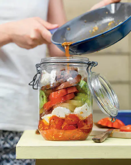 ZUBEREITUNG FÜR 2 PERSONEN Zutaten Salat und Dressing 200 g Kirschtomaten 2 - фото 11