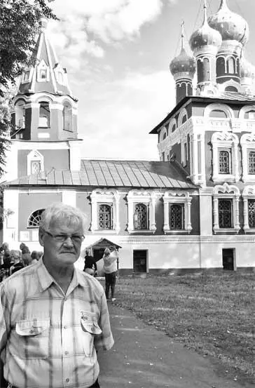 В старинном русском городе Угличе у церкви Димитрия на Крови Светлый праздник - фото 7
