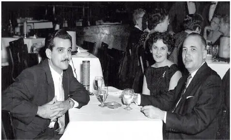 José Fernández de la Torre Vivians father Lydia García Vivians mother and - фото 14