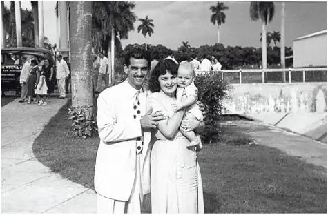 Vivians parents with her brother Alejandro Havana Cuba 1952 My shocked - фото 15