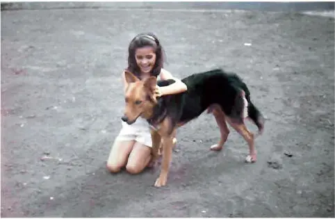 Vivian and her dog León Managua Nicaragua 1962 The memories of my - фото 20
