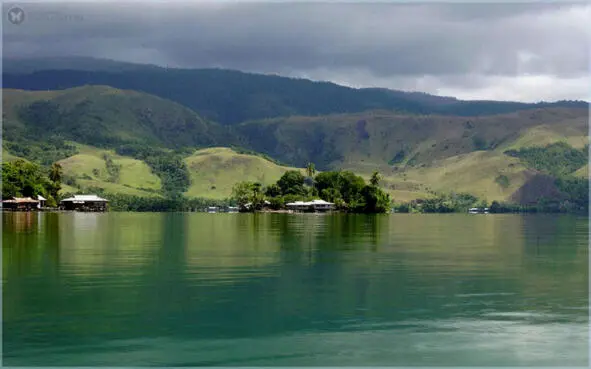 Озеро Сентани на острове Новая Гвинея Индонезия растянулась по 13 600 островам - фото 1