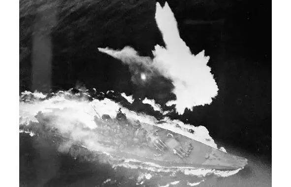 Photo Yamato leaving the bombs morning April 7 1945 This time on April - фото 13