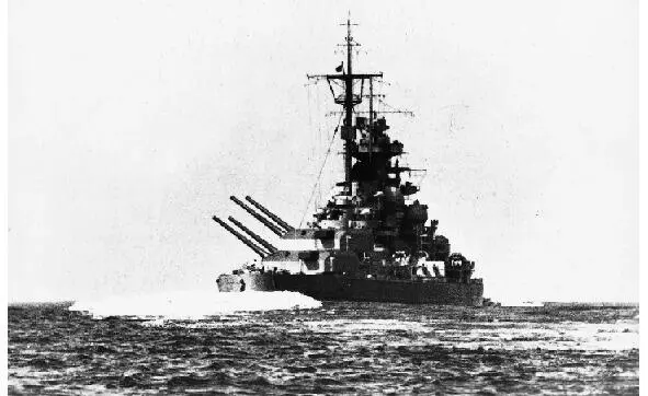 Bismarck is ready to open fire With almost one salvo the battleship sinks the - фото 2