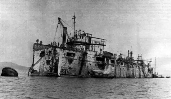 Varyag immediately after the rise The Japanese are raising and restoring the - фото 23