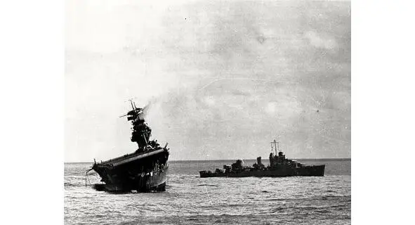 Yorktown and her escort destroyer en route to Pearl Harbor June 4 1942 - фото 34