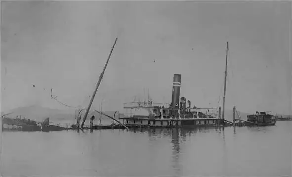The Russian civil steamship Sungari is also located in the Chemulpo Bay It - фото 48