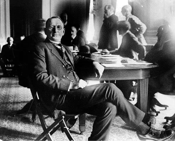 В октябре 1915 года Симмонс собрал в Алабаме своих ближайших друзей трое из - фото 3
