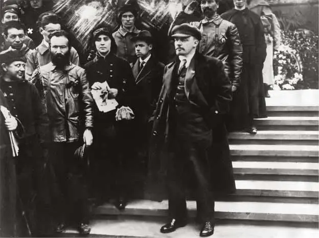 Кольман с Лениным 1919 г С группой слушателей 1926 г Катя и Эрнест на - фото 9