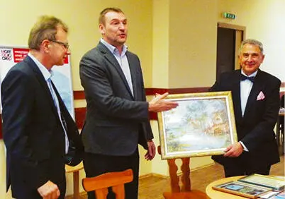 Вручение памятного подарка в честь 75летия Льву Месенгисеру главе Литовского - фото 5