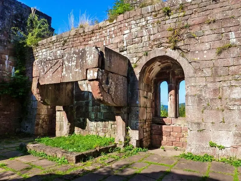 Ruine der Burg Wildenberg Dass die ehemals mächtige Burg heute eine Ruine ist - фото 36