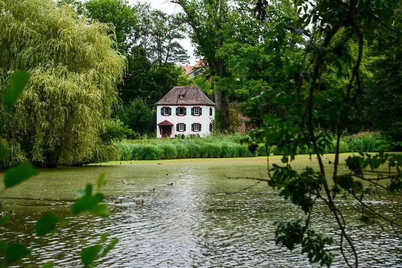 Das Fischerhaus im Seegarten gehört zu Emichs Hotel Ältestes Gebäude der - фото 32