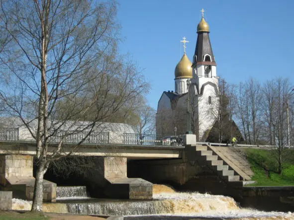 Вид храма Святых Апостолов Петра и Павла со стороны плотины Карла Гаусмана - фото 17