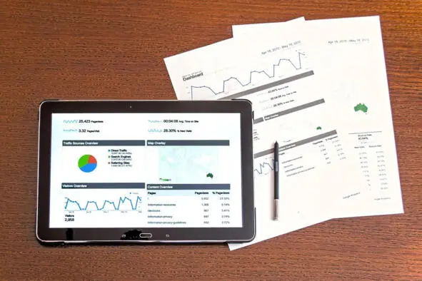 Используйте Google Analytics который способен помочь вам узнать сколько людей - фото 12