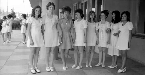 26 июня 1975 года Наши девочки Марьянка Шеффер Ольга Шаблицкая Вика - фото 27