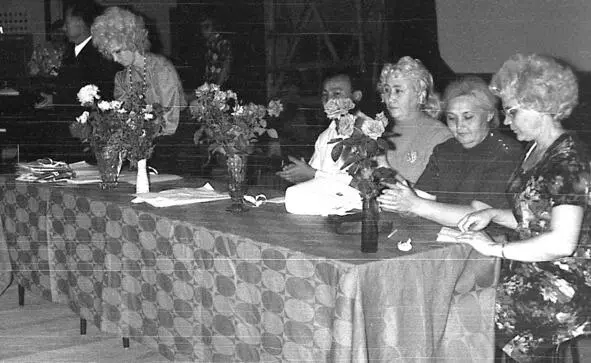 26 июня 1975 года Учителя Анна Ивановна Лапкина и две первые Лидия - фото 33