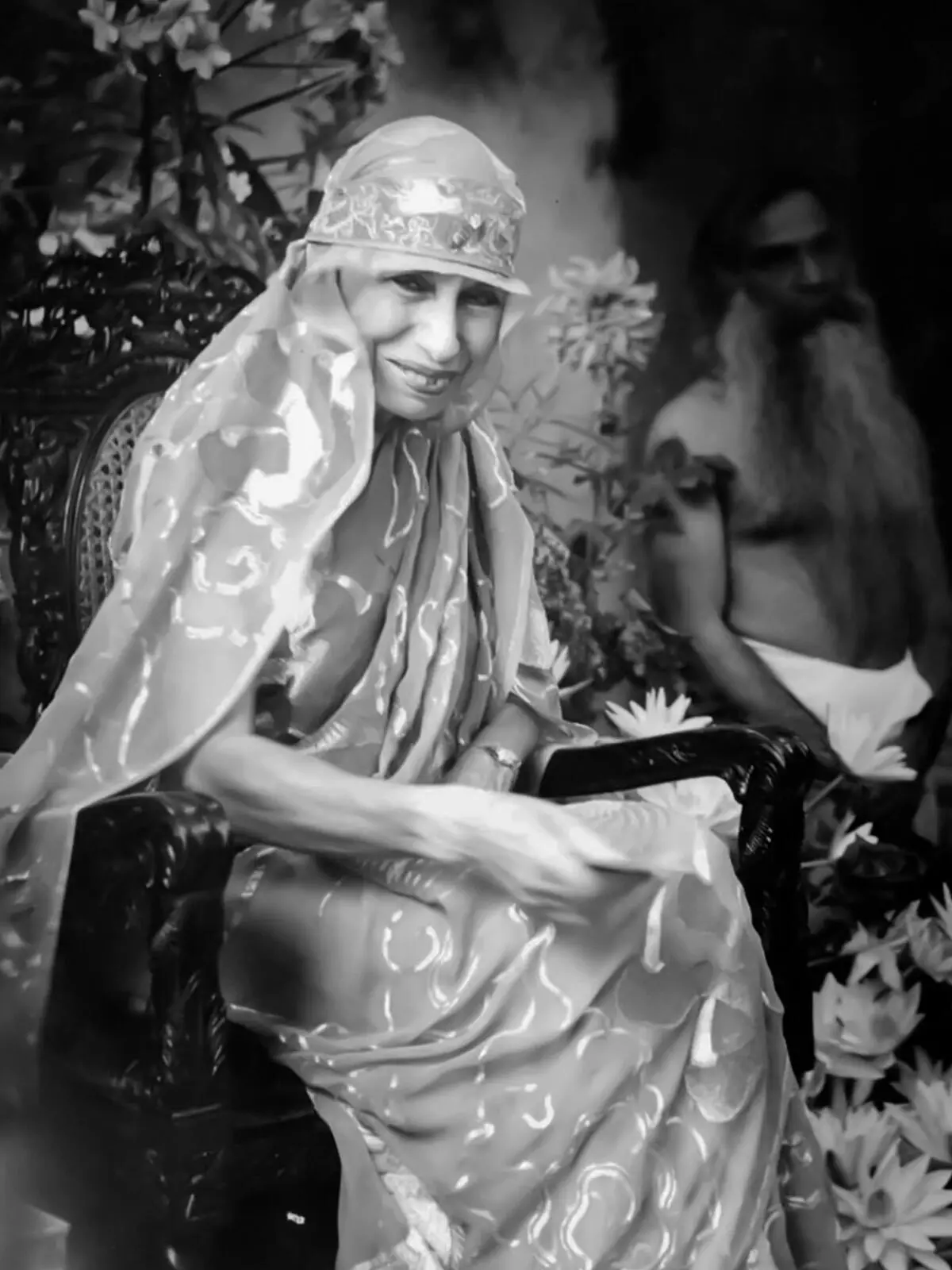 The Mother A grain of practice is worth a mountain of theories Lord on - фото 7