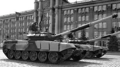 Основные танки Т72БА на параде в Екатеринбурге 9 мая 2009 года Танки Т90А - фото 40