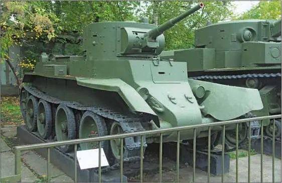 Колесногусеничный танк БТ7 обр 1935 г Центральный музей Вооруженных сил - фото 280