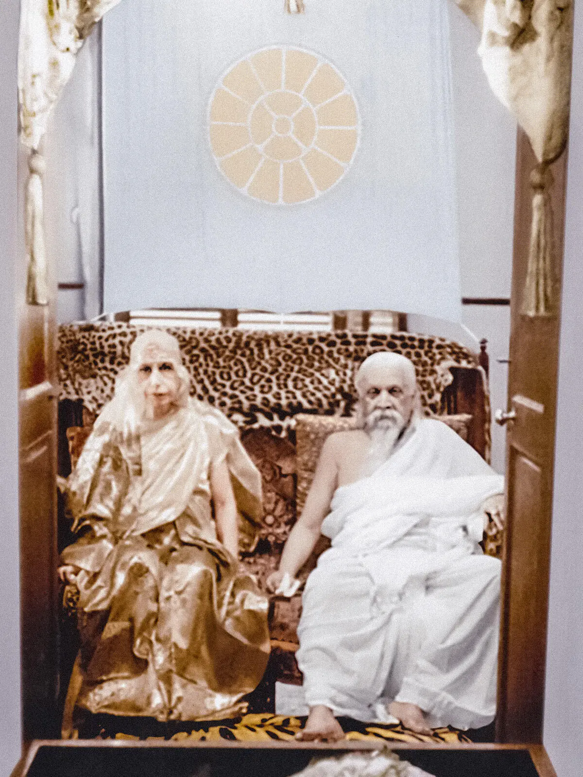 Die Mutter Sri Aurobindo Weisheit ist die Schau der Wahrheit sowohl in ihrer - фото 7