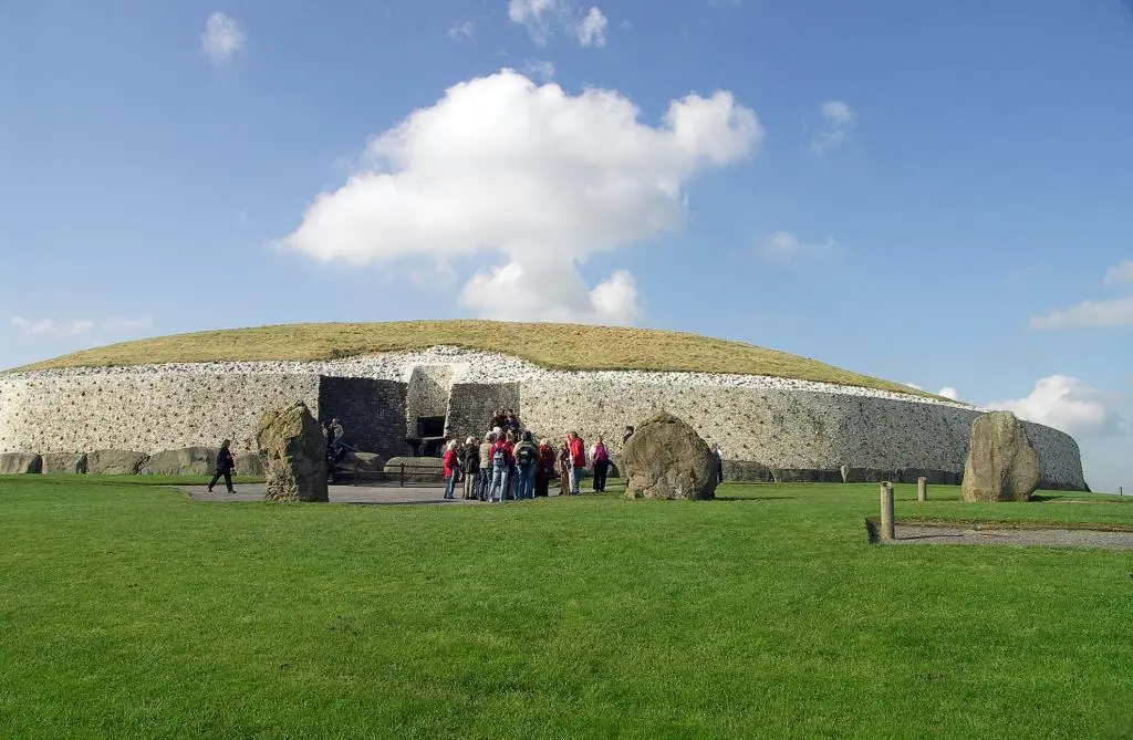 Gräber für die Ewigkeit der Hügel Newgrange Wer Landschafts und - фото 43